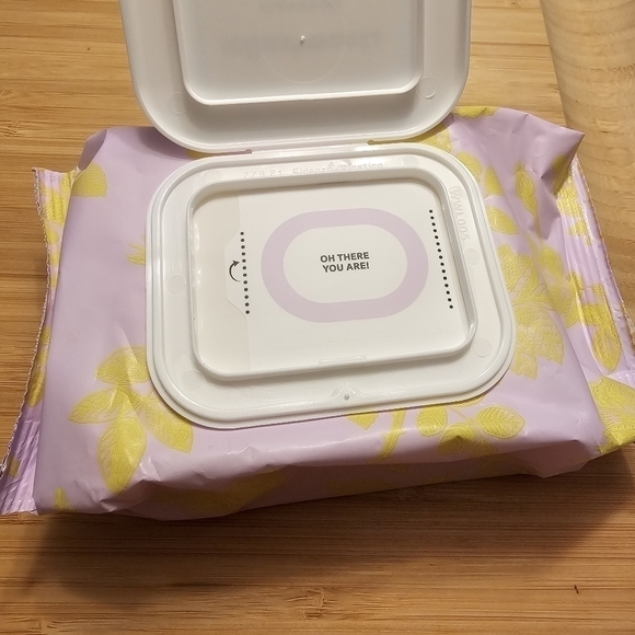 Refreshments Face Cleansing Wipes, Argan Oil & Aloe Vera, 30 Count, Made in USA - Picture 3 of 3